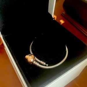 Like New! Pandora Moments Heart Clasp Snake Chain Bracelet
